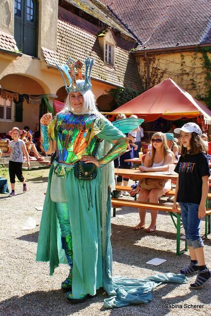 Elfenfestival 2012 auf Schloss Blumenthal - Die Elfenkönigin begeistert alle Besucher