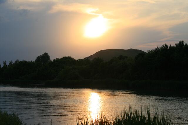 Im Hintergrund der Sehnder Hausberg