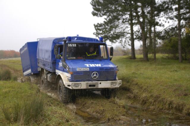 DER Klassiker im Ortsverband Sarstedt. Auch wenn er laut, relativ langsam und durstig ist: Der Sarstedter Unimog beweist sich immer wieder durch Zuverlässigkeit und Geländegängigkeit. Dieses Fahrzeug ist fast nicht zu stoppen!