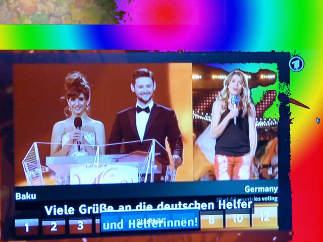 Anke ENGELKE vermittelt die VOTING-Ergebnisse und JURY-Entscheidungen nach BAKU ... malerei werner hahn
