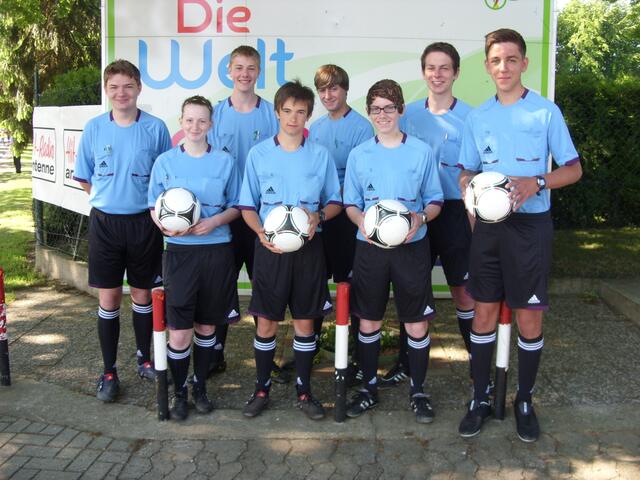 Ohne sie geht es nicht - die Schiedsrichter, von links: Alexander Neustadt, Tirza Mach, Nils Brandes, Yannik Stützer, Timo Kuhlgatz, Benedikt Renz, Hauke Lönnemeyer, Philipp Sauer.