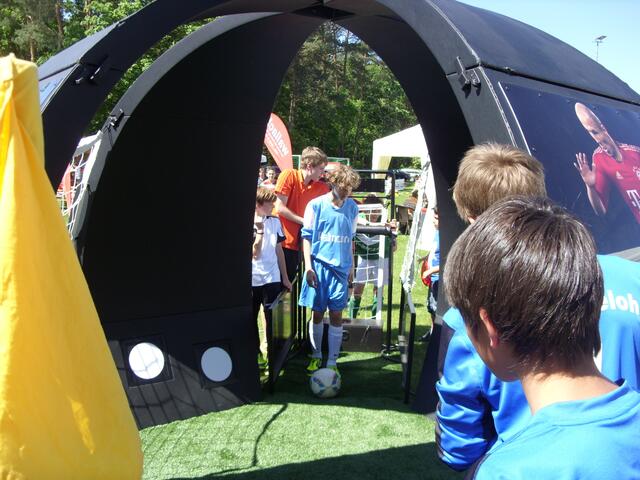 Adidas mit dem Robben-Parcours