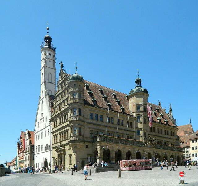 Marktplatz mit Rathaus