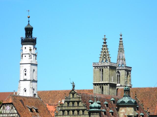Rathausturm und St.-Jakobus-Kirche