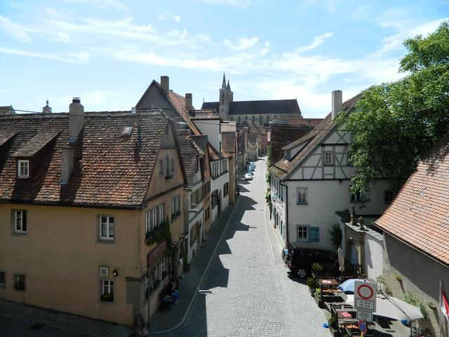 Erster Blick vom Mauergang in die Klingengasse