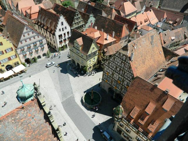 Blick vom Turm zum St. Georgsbrunnen