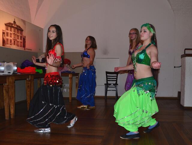 Die jungen Damen sind Schülerinnen im Tanzstudio Kalida... - (...von den Tanzdarbietungen gibt es noch einen separaten Beitrag!)