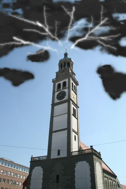 Als wir endlich, "geringfühig" keuchend, oben ankamen, hatten wir ein leicht verändertes Bild vom Perlachturm im Sinn :-))