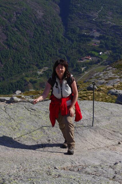 Über griffige Granitplatten ging es steil aufwärts