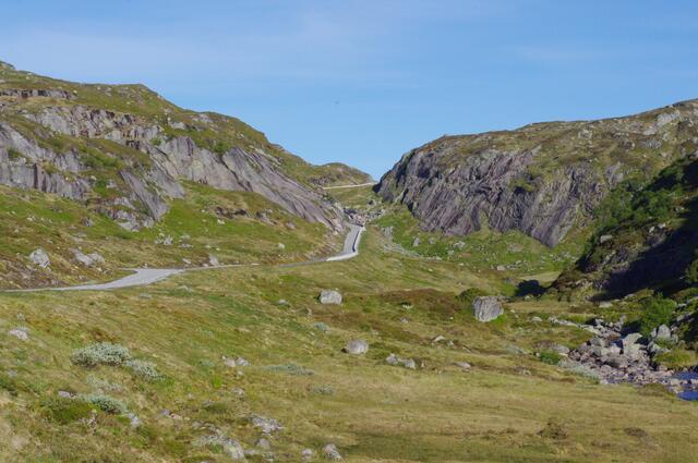 Schmale Straßen führten durch die bergige Landschaft
