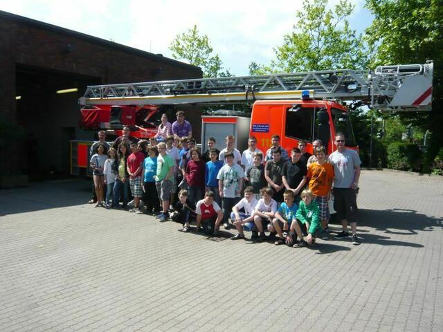 Gruppenbild bei der Berufsfeuerwehr Bergedorf