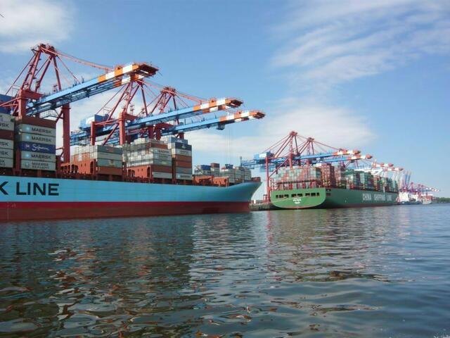 Im Containerhafen