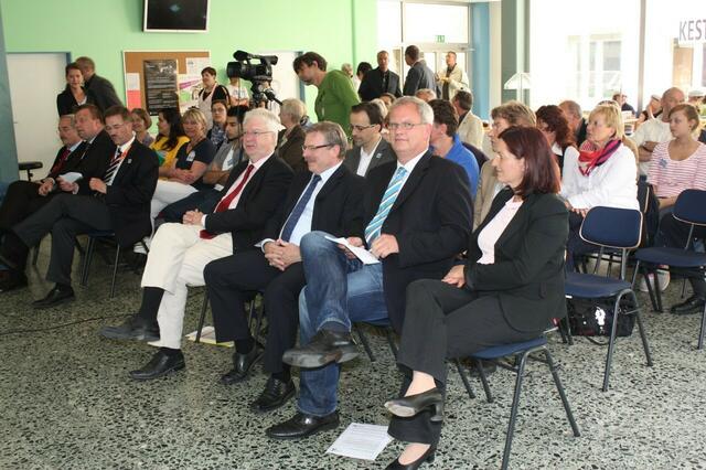 Eröffnung der Wanderaustellung "Mit allen Sinnen - Gewaltfrei Leben" auf dem 52. Hessentag in Wetzlar (01.06.2012)