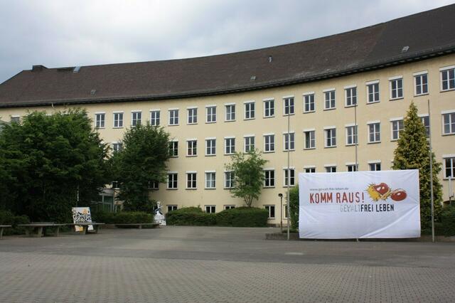 Die Wanderaustellung "Mit allen Sinnen - Gewaltfrei Leben" wird während des Hessentags in der Kestnerschule in Wetzlar präsentiert