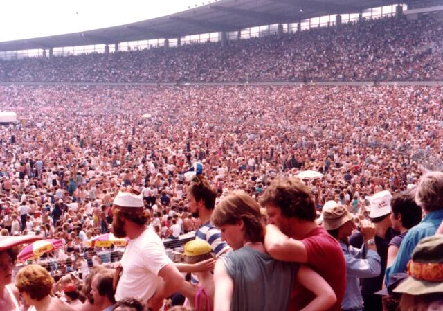 66.000 im weiten Rund des Niedersachsenstadions, und eine fantastische Stimmung. | Foto: Kurt Wolter