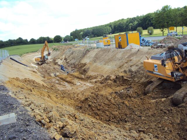 .. hier entsteht die Einfahrt zum Tunnel von Osten her ..