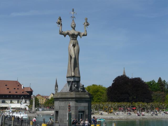 Windspiel, Hafeneinfahrt in Konstanz