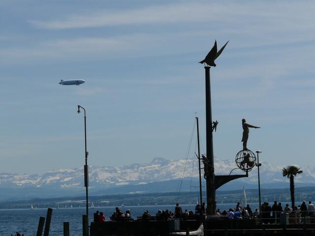 Windspiel, Hafeneinfahrt in Meersburg