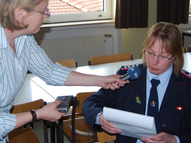 Martina Fachmann (Neustadt a. Rbg.) wird von Martina Schneiders interviewt