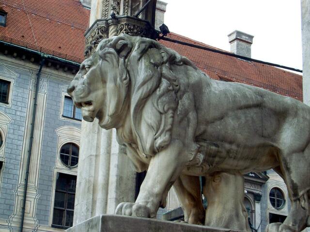 LÖWE AN DER FELDHERRNHALLE