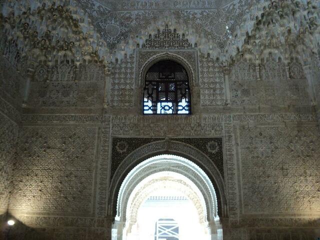 ALHAMBRA - SALA DE LOS ABENCERREJAS (STALAKTITENGEWÖLBE)