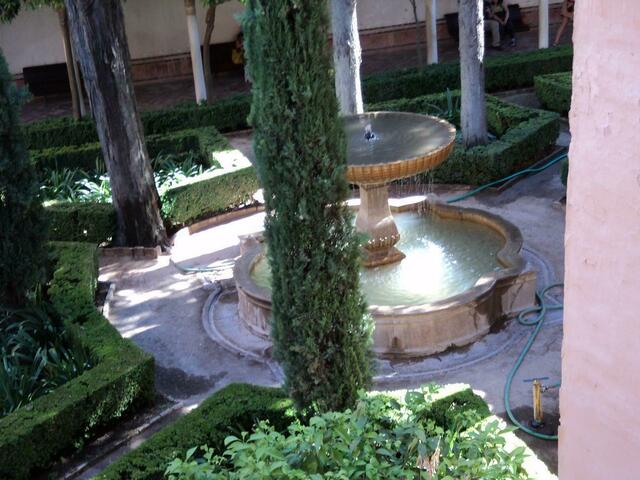 INNENHOF DER ALHAMBRA