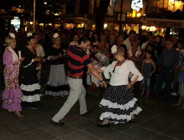 ALLES TANZT AUF DER FIESTA DE GRANADA, DENN MORGEN IST FRONLEICHNAM