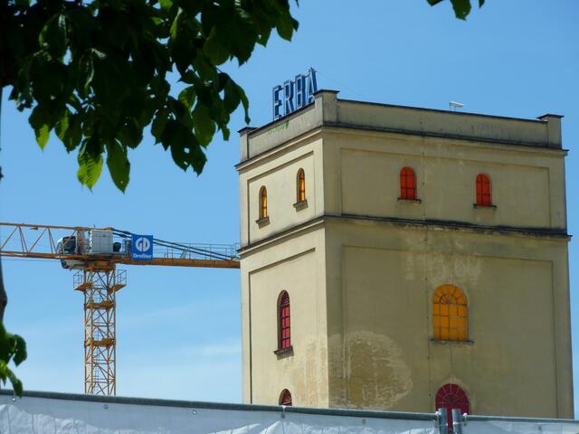 Bautätigkeit rund um den ERBA-Turm