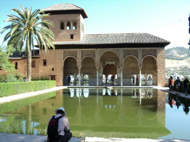 ALHAMBRA - EL PARTAL AM EINGANG ZU DEN GENERALIFE-PARKS
