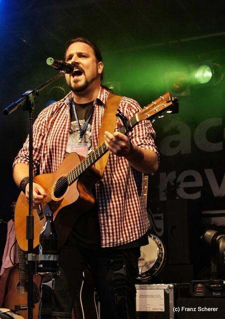 Mittendrin 2012 in Friedberg - Acoustic Revolution - Wer dem Regen trotzte, bekam Musik vom Allerbesten zu hören - beeindruckend präsentiert!