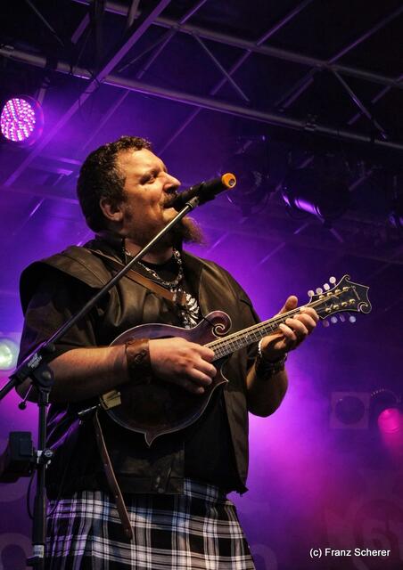Mittendrin 2012 in Friedberg - Acoustic Revolution - Wer dem Regen trotzte, bekam Musik vom Allerbesten zu hören - beeindruckend präsentiert!