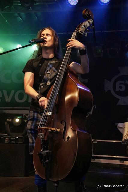 Mittendrin 2012 in Friedberg - Acoustic Revolution - Wer dem Regen trotzte, bekam Musik vom Allerbesten zu hören - beeindruckend präsentiert!