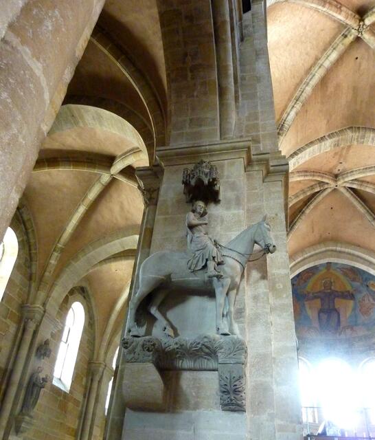 Der berühmte Bamberger Reiter befindet sich im Dom an einer Säule.