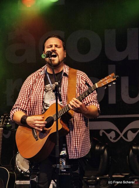 Mittendrin 2012 in Friedberg - Acoustic Revolution - Wer dem Regen trotzte, bekam Musik vom Allerbesten zu hören - beeindruckend präsentiert!