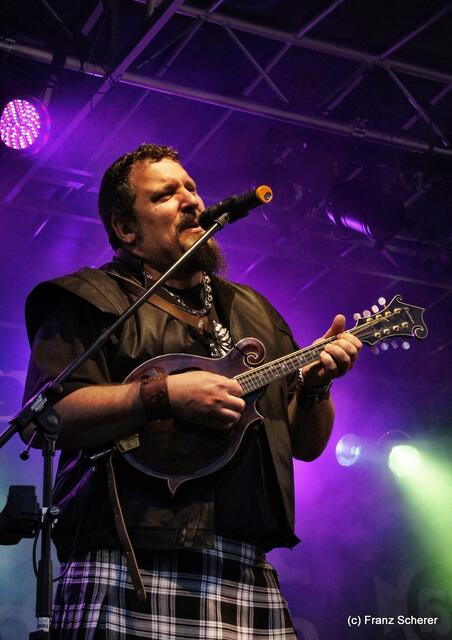 Mittendrin 2012 in Friedberg - Acoustic Revolution - Wer dem Regen trotzte, bekam Musik vom Allerbesten zu hören - beeindruckend präsentiert!