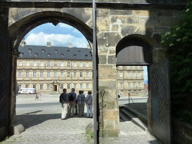 Blick auf die Neue Residenz: Jeder Schornstein ist unterschiedlich.