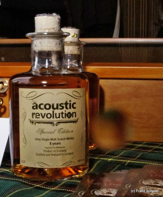 Mittendrin 2012 in Friedberg - Acoustic Revolution macht nicht nur erstklassige Musik, die Band hat auch ein eigenes Whisky-Label