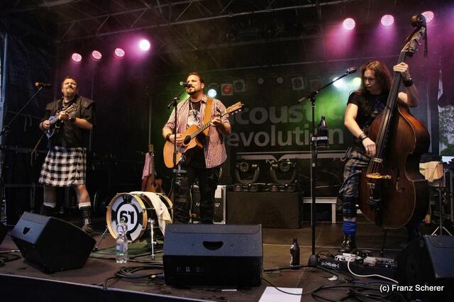 Mittendrin 2012 in Friedberg - Acoustic Revolution - Wer dem Regen trotzte, bekam Musik vom Allerbesten zu hören - beeindruckend präsentiert!