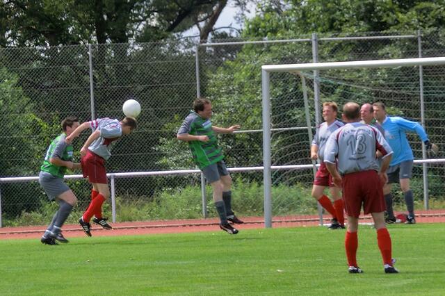 Ü40-Spielszene FSV Buchenau - VfB Lohra (Foto: Dersch)