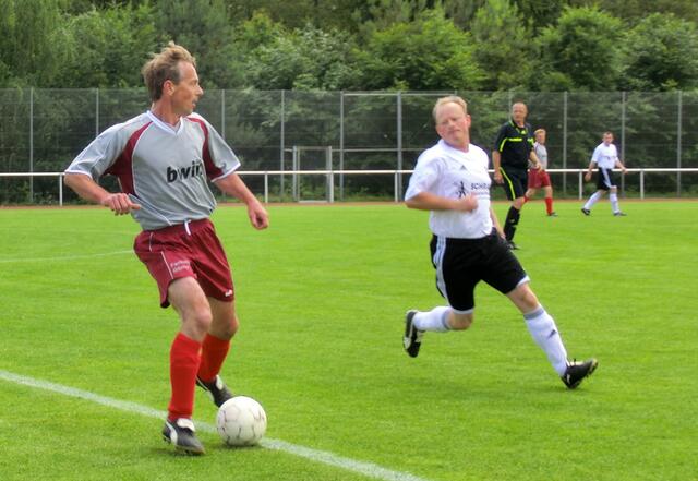 Ü40-Spielszene FSV Buchenau - FSV Schröck (Foto: Dersch)