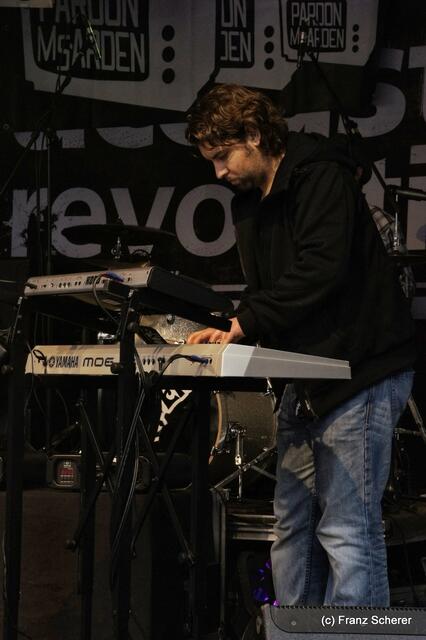 Mittendrin 2012 in Friedberg - Pardon Mrs. Arden machte besten Indie-Rock. Klasse Auftritt!