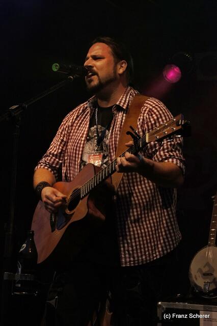 Mittendrin 2012 in Friedberg - Acoustic Revolution - Wer dem Regen trotzte, bekam Musik vom Allerbesten zu hören - beeindruckend präsentiert!