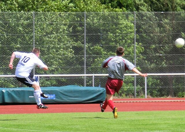 Ü40-Spielszene FSV Buchenau - FSV Schröck (Foto: Dersch)