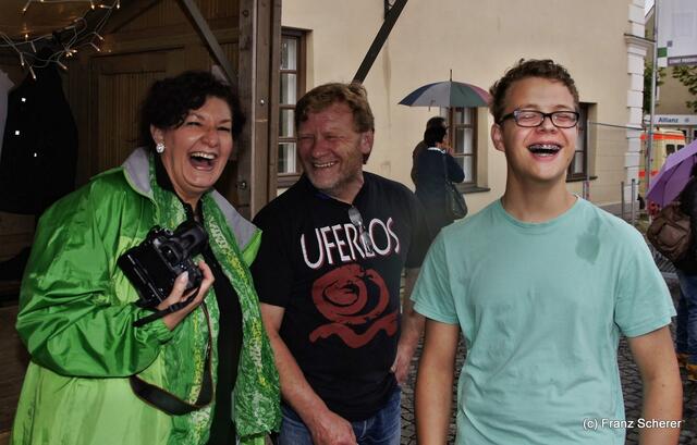 Mittendrin 2012 in Friedberg - Uferloser Spaß war angesagt am Freitag, trotz dicker Regentropfen
