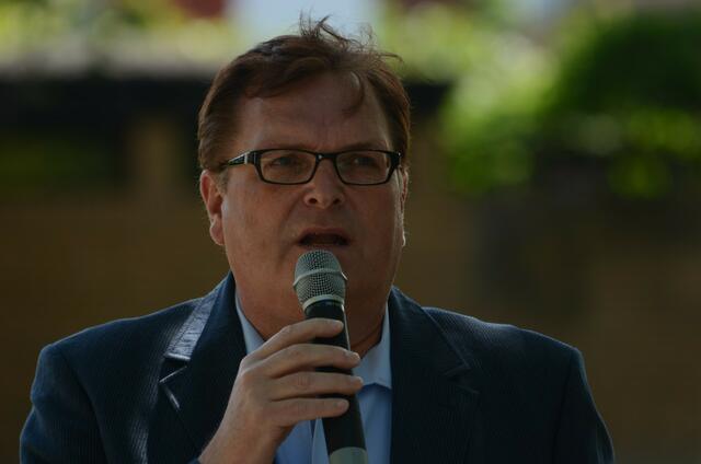 eröffnung des fitnessparcours am Atlashof   02      bürgermeister Heuer