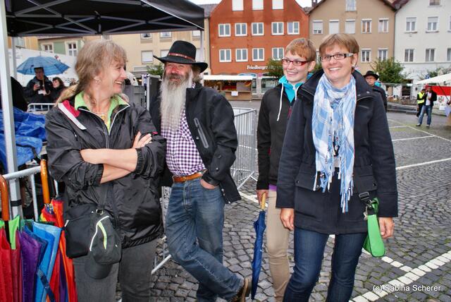 Mittendrin 2012 in Friedberg - Dabei sein und Spaß0 haben hieß die Devise trotz Regenwetter zum Festival-Auftakt