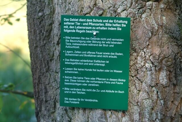 zu Recht Schutzgebiet. Leider hält sich nicht jeder daran. Bei jedem Besuch entdecke ich neu zurückgelassenes Leergut, Getränkedosen usw...nicht sehr schön.