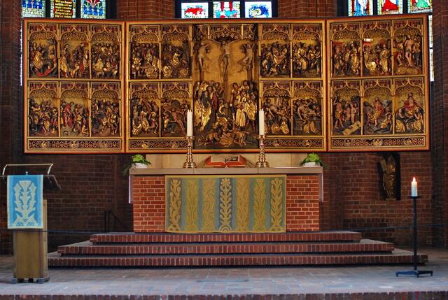 Der geschnitzte Altar der Marktkirche.