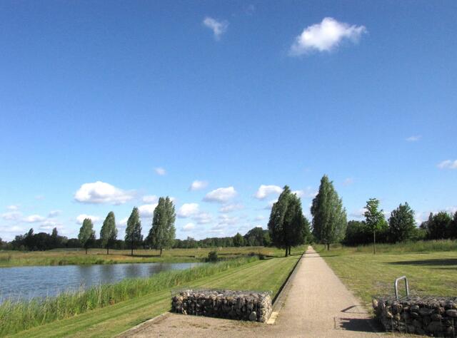 Bei Langenhagen erreichen wir den schönen Wietzepark.