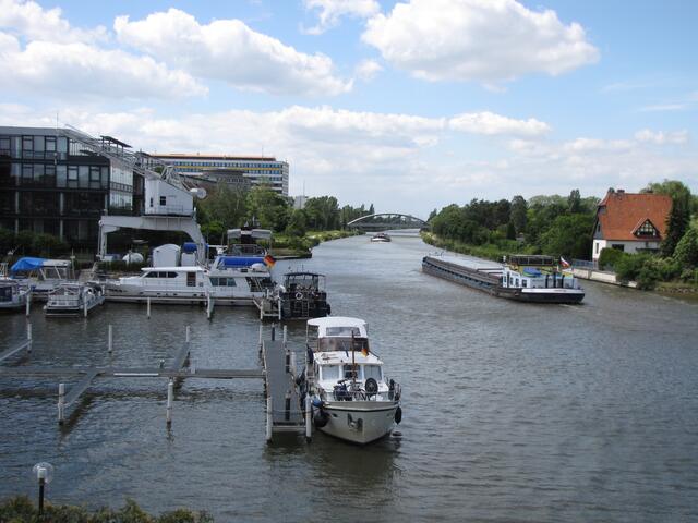 In der List überqueren wir den Mittellandkanal, den längsten Kanal der Erde.